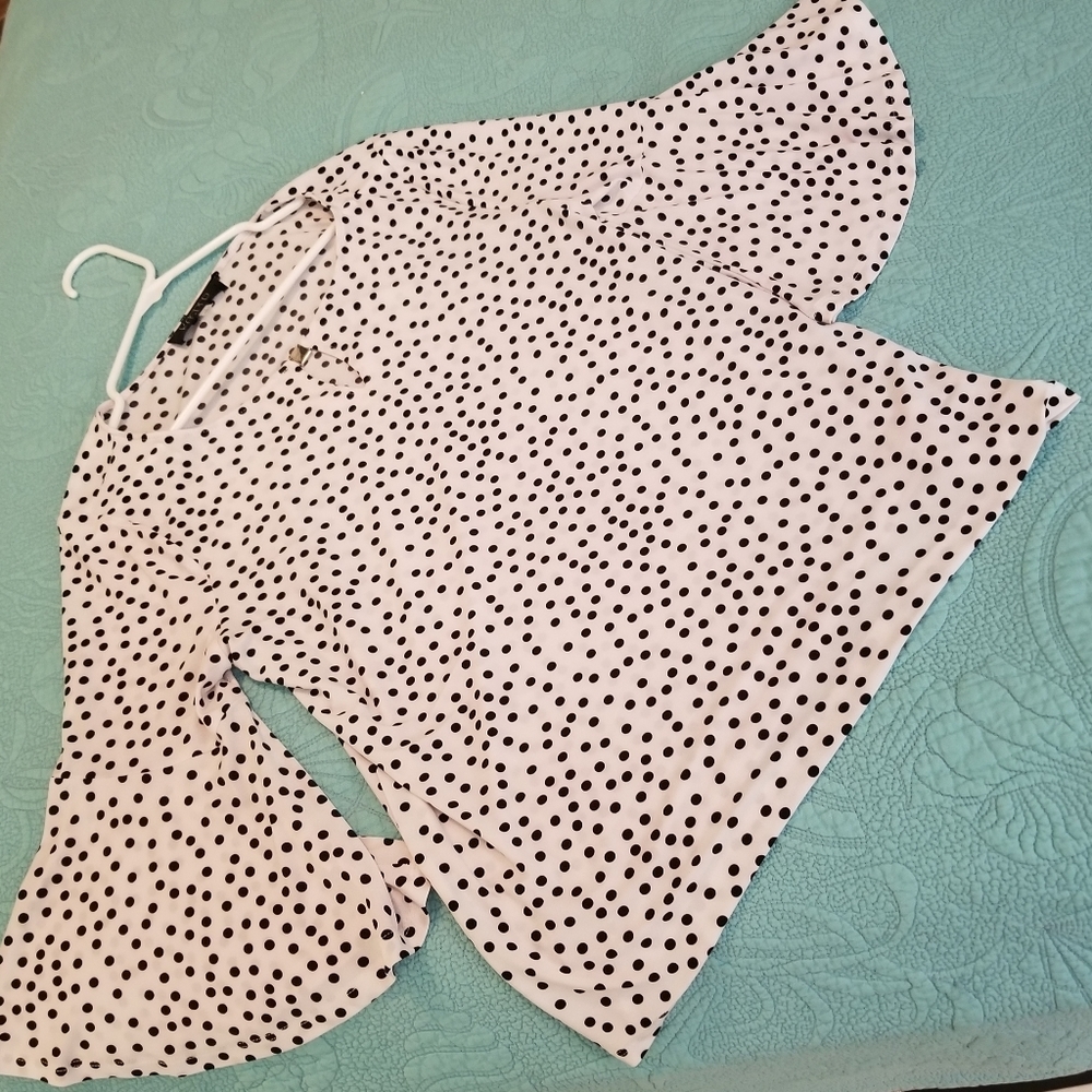 Women's Kasper polka dot shirt with  bell sleeves and keyhole neck, size Large